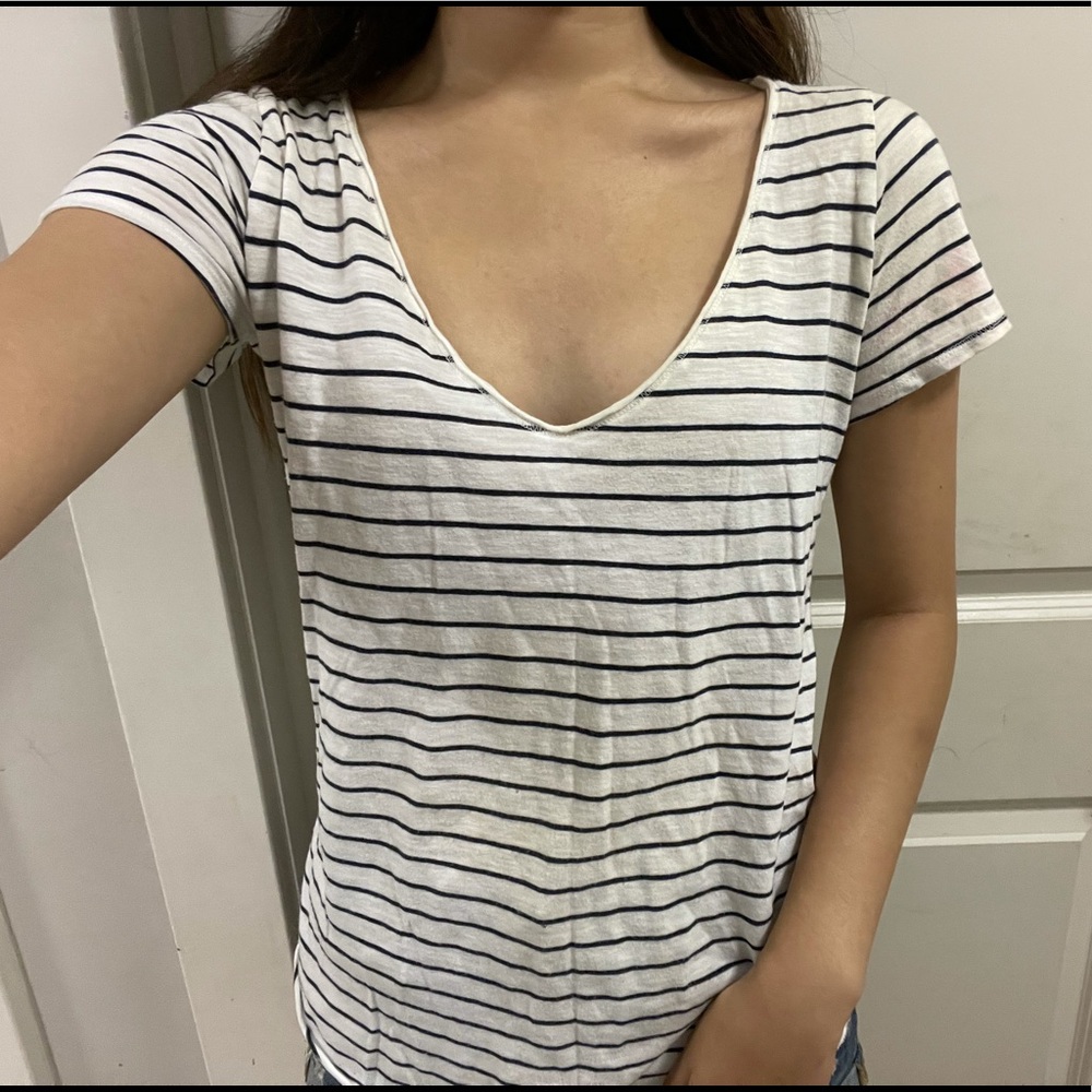 Abercrombie & Fitch striped v neck t shirt S
